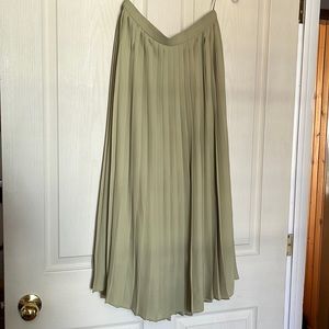UNIQLO twill skirt sage green